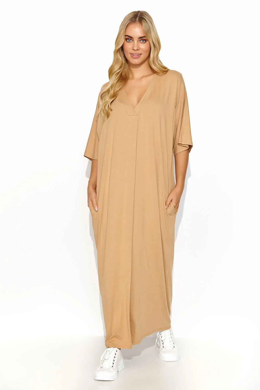 Robe de jour Makadamia longue maille légère décolleté V manches courtes poches beige camel femme été