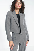blazer femme courte croppée col tailleur épaules structurées chevrons gris noir texturé ajustée manches longues pantalon taille haute coordonné