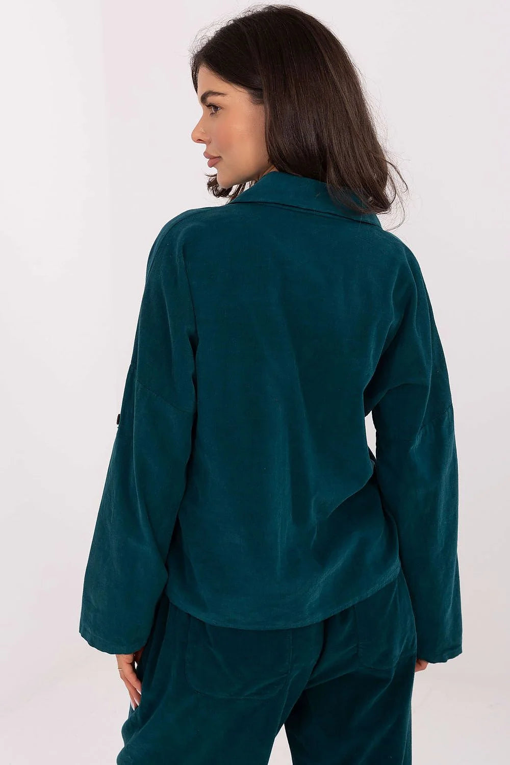 combinaison velours côtelé bleu canard coupe ample décontractée tombé structuré col classique manches longues fermeture boutonnée taille élastiquée