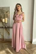Robe de soirée élégante longue en satin rose poudré encolure en cœur fines bretelles coupe évasée pour femme