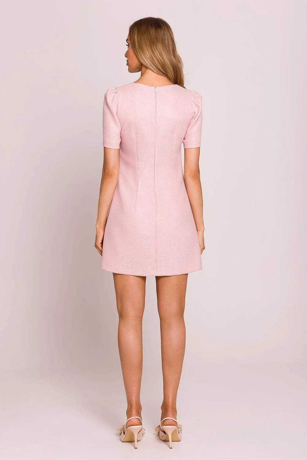 Robe de jour élégante coupe droite manches bouffantes détails cœur rose pâle tissu doux femme port polyvalent