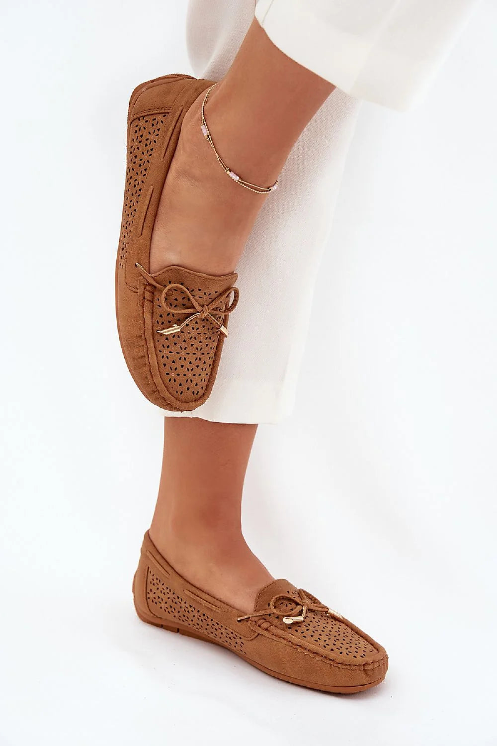 Moccasins femmes cuir suédé camel floral perforé nœud doré style casual confortable printemps été
