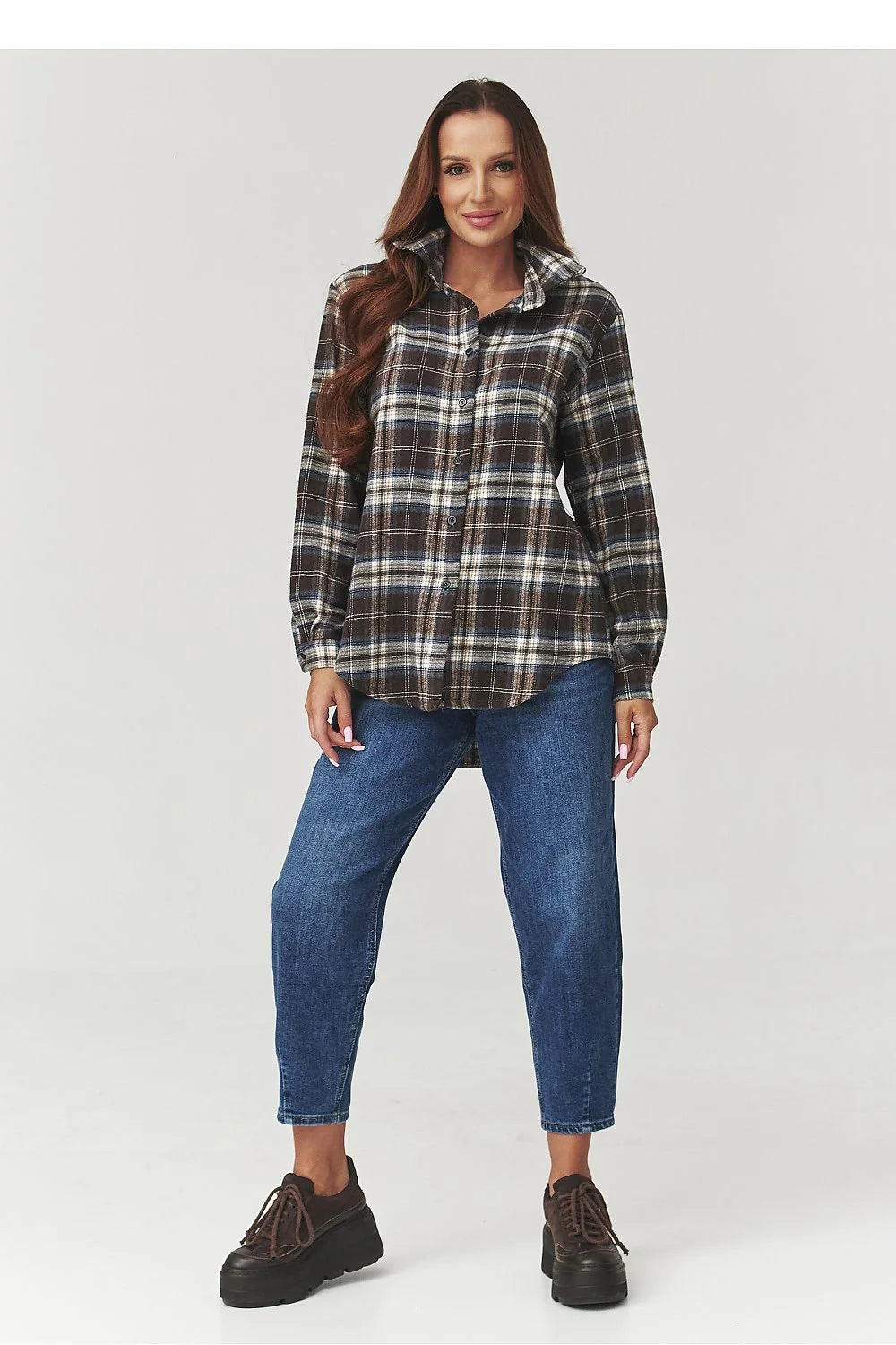 chemise femme carreaux tartan flanelle brossée doux coupe ample base arrondie fentes latérales manches longues retroussées boutons centraux automnal italienne