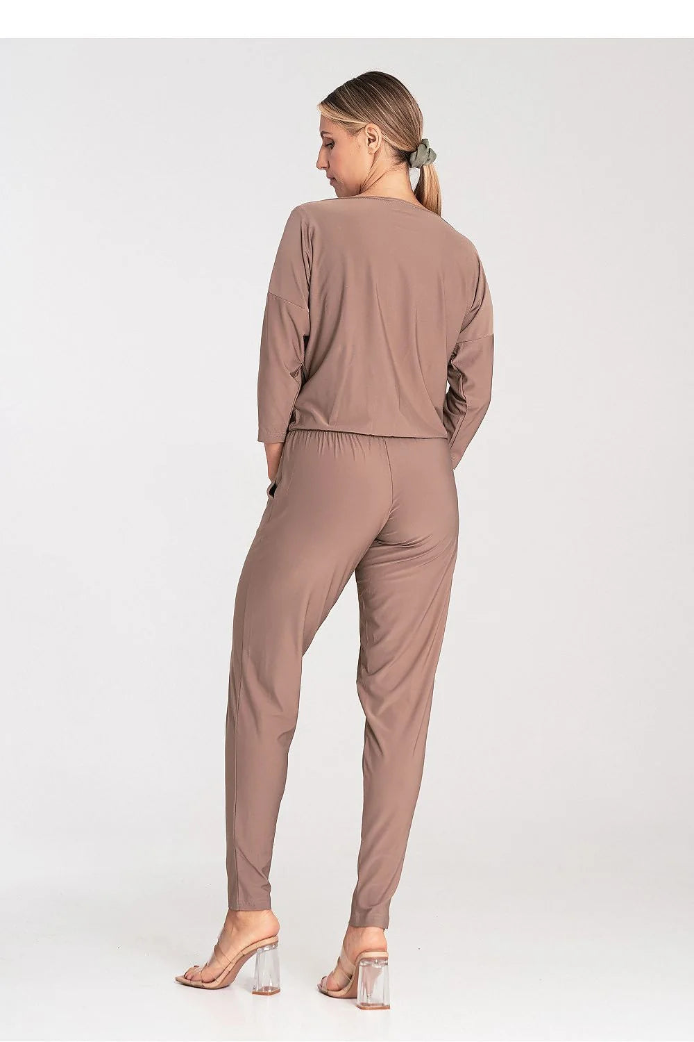 ensemble femme moderne décontracté jersey taupe manches longues encolure bateau pantalon slim taille cordon confortable polyvalent