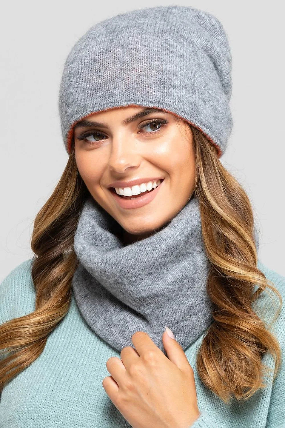 bonnet snood réversible bicolore orange gris maille tricotée douce chaude mérinos mohair polyamide premium ajusté revers large