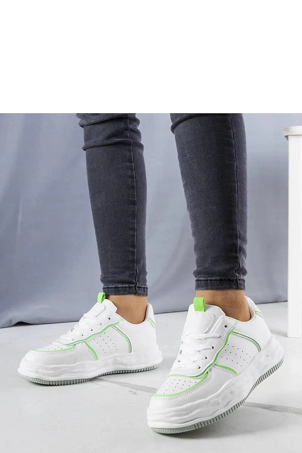 Baskets mode femmes design moderne épuré couleur blanc vert néon cuir synthétique amorti confortable lacets talon 4cm