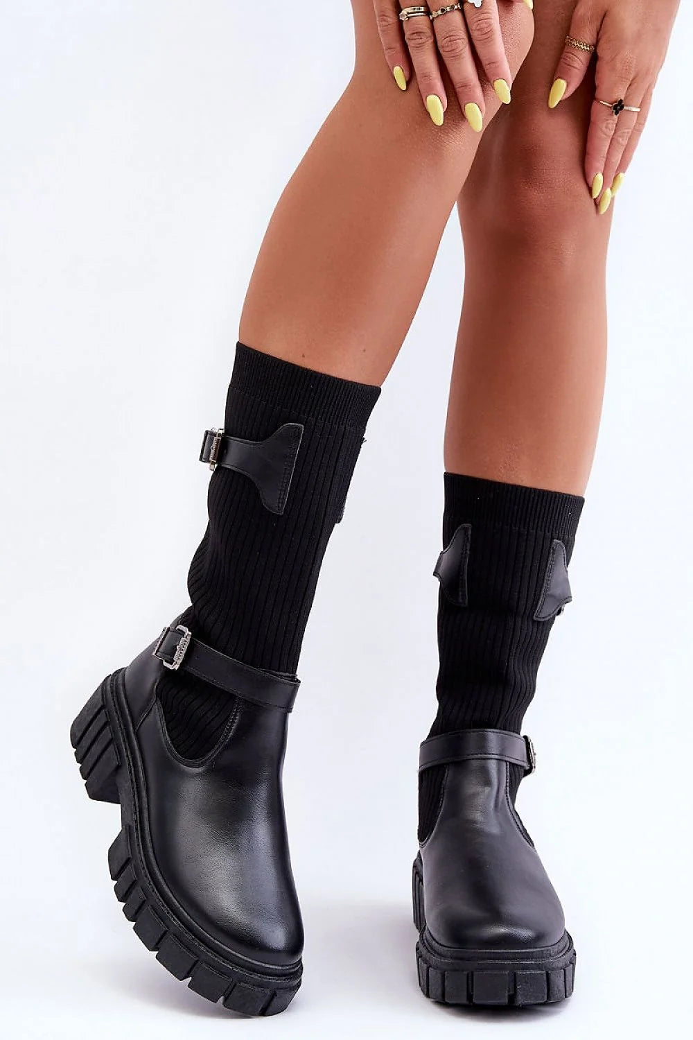 Bottes cuissardes en cuir écologique noires style urbain moderne talon plateforme pour femme tendance
