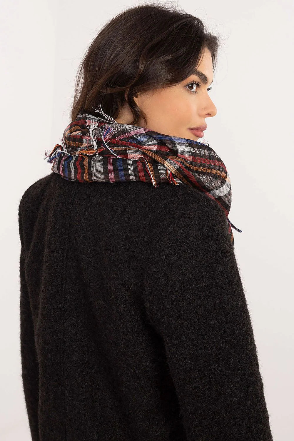 Foulard femme multicolore carreaux motifs vibrant style intemporel matière douce finitions franges