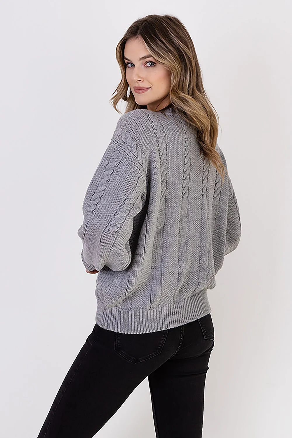 Pull tricoté femme Chandail MKM motif torsadé gris clair manches longues coupe ample encolure ronde finitions côtelées maille épaisse mode casual chic