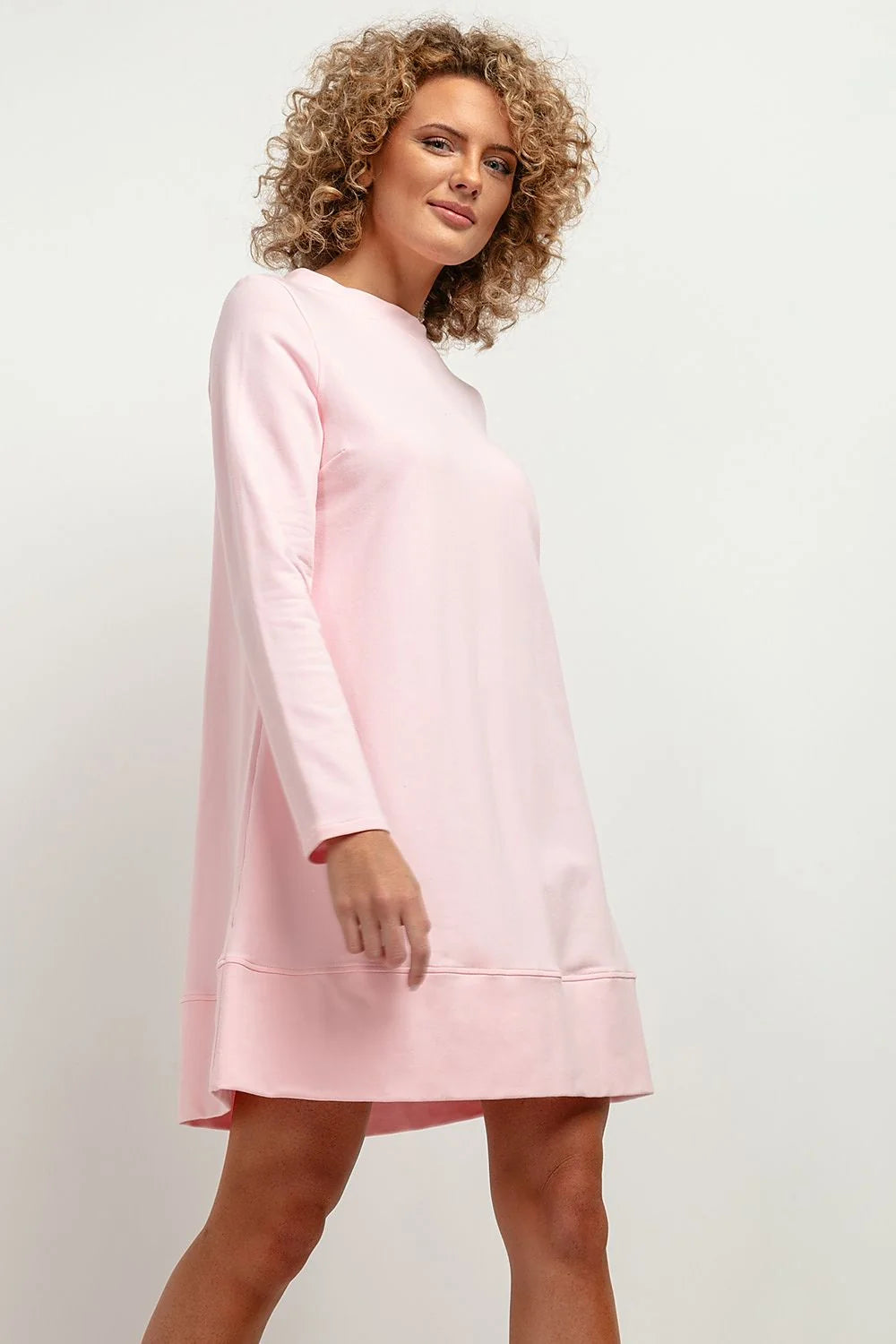 Robe de jour Tessita maille rose pâle coupe ample manches longues encolure ronde ourlet large