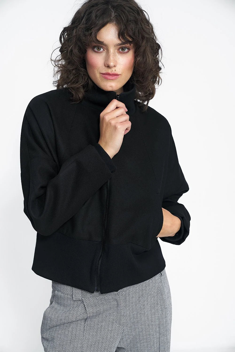 Veste urbaine féminine noire oversize polyester spandex viscose automne printemps coupe cintrée taille ajustable femme