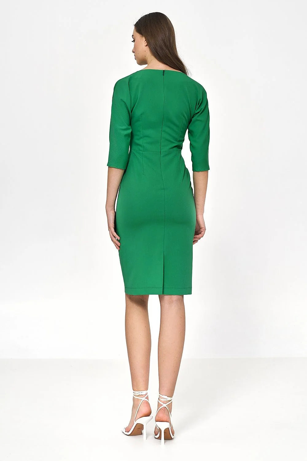 robe jour élégante verte asymétrique tissu doux stretch cintrée mi longue pinces taille encolure bateau manches troisquarts finitions soignées