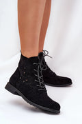 Bottes Step in style pour femmes, design moderne et classique, cuir suédé noir, motifs perforés, laçage personnalisé, semelle durable, confort toute la journée, look casual chic