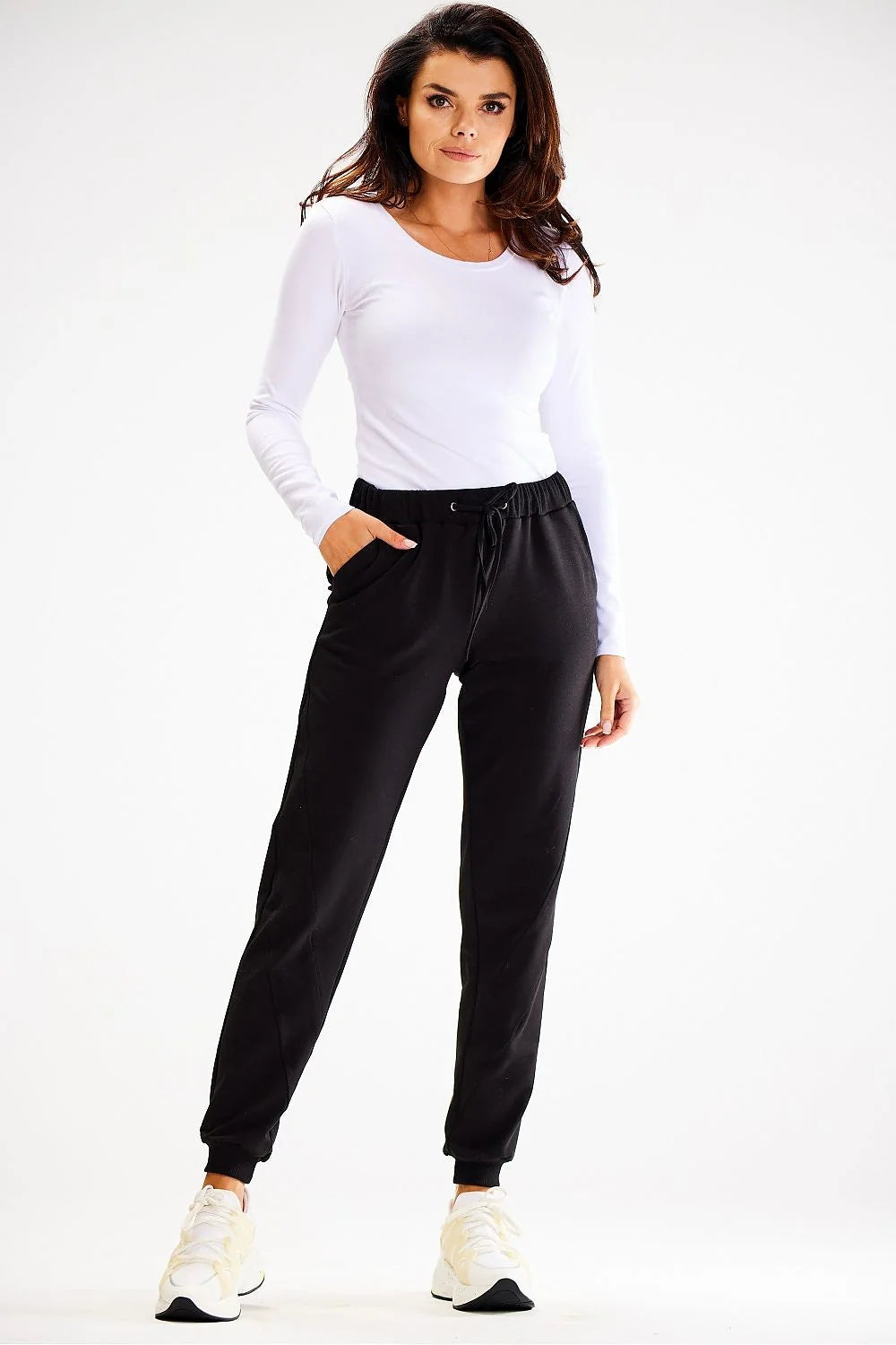 pantalon survêtement awama femme noir jogger fuselé athleisure taille élastique cordon serrage poches latérales ourlets côtelés coton élasthanne
