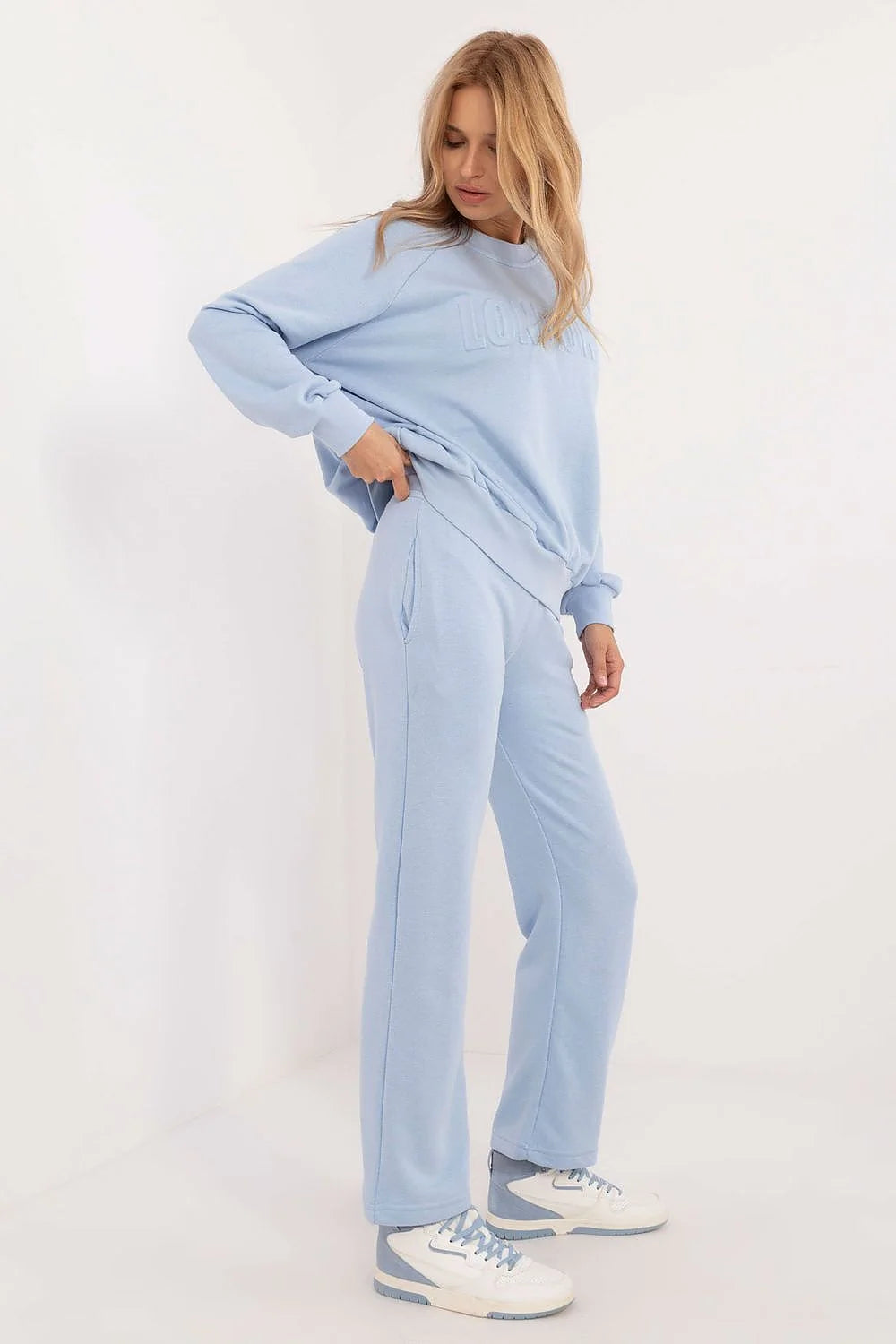 ensemble factory price sweatshirt pantalon femme bleu pastel urbain moderne confortable molleton coton polyester taille haute évasé embossé london