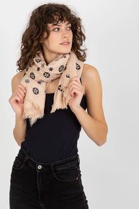 Foulard acrylique rosé pêche motifs noirs étoiles graphiques coupe rectangulaire finitions frangées look moderne artistique versatile femme