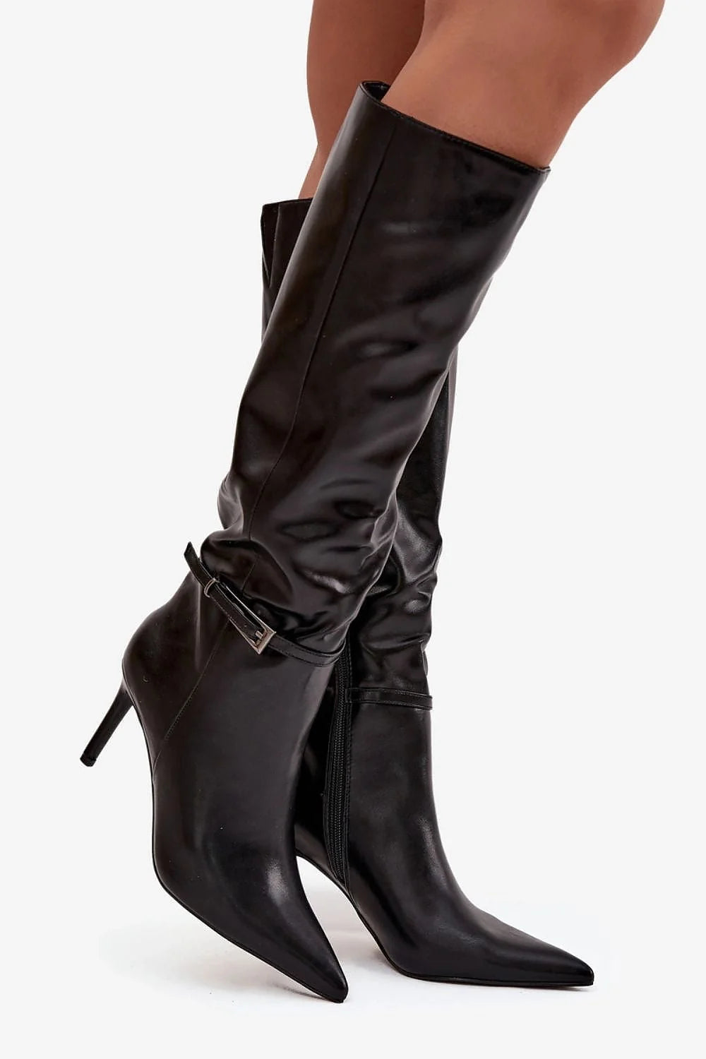 bottes montantes cuir écologique noir talon aiguille haute bout pointu silhouette effilée fermeture éclair bride boucle soirée élégantes