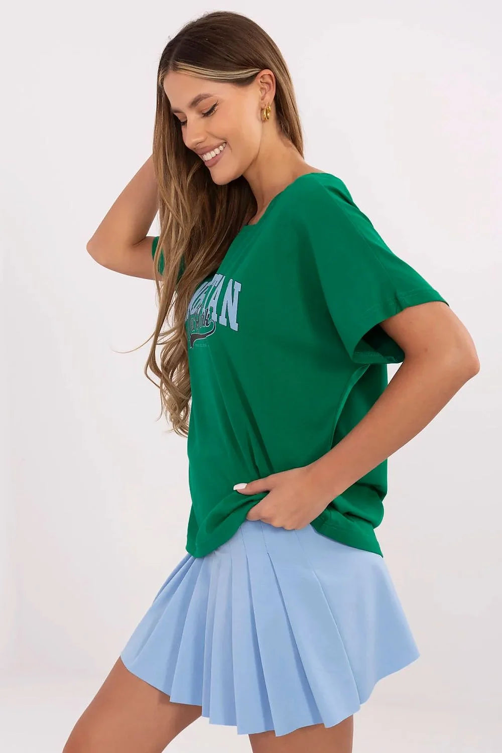 T-shirt femme en coton Manhattan New York Brooklyn College Team style urbain décontracté vert foncé imprimé manches courtes col rond associé jupe plissée bleu clair