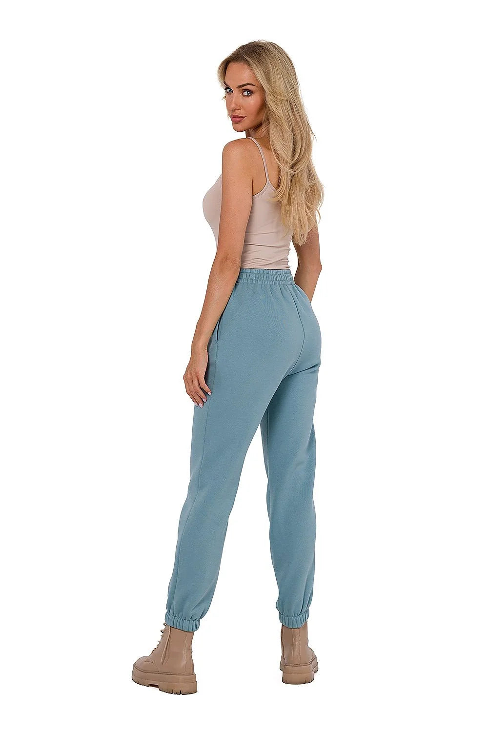 Ensemble mode femme décontracté chic tank top beige nude jogger bleu ciel bottines beige taille haute élastique confortable