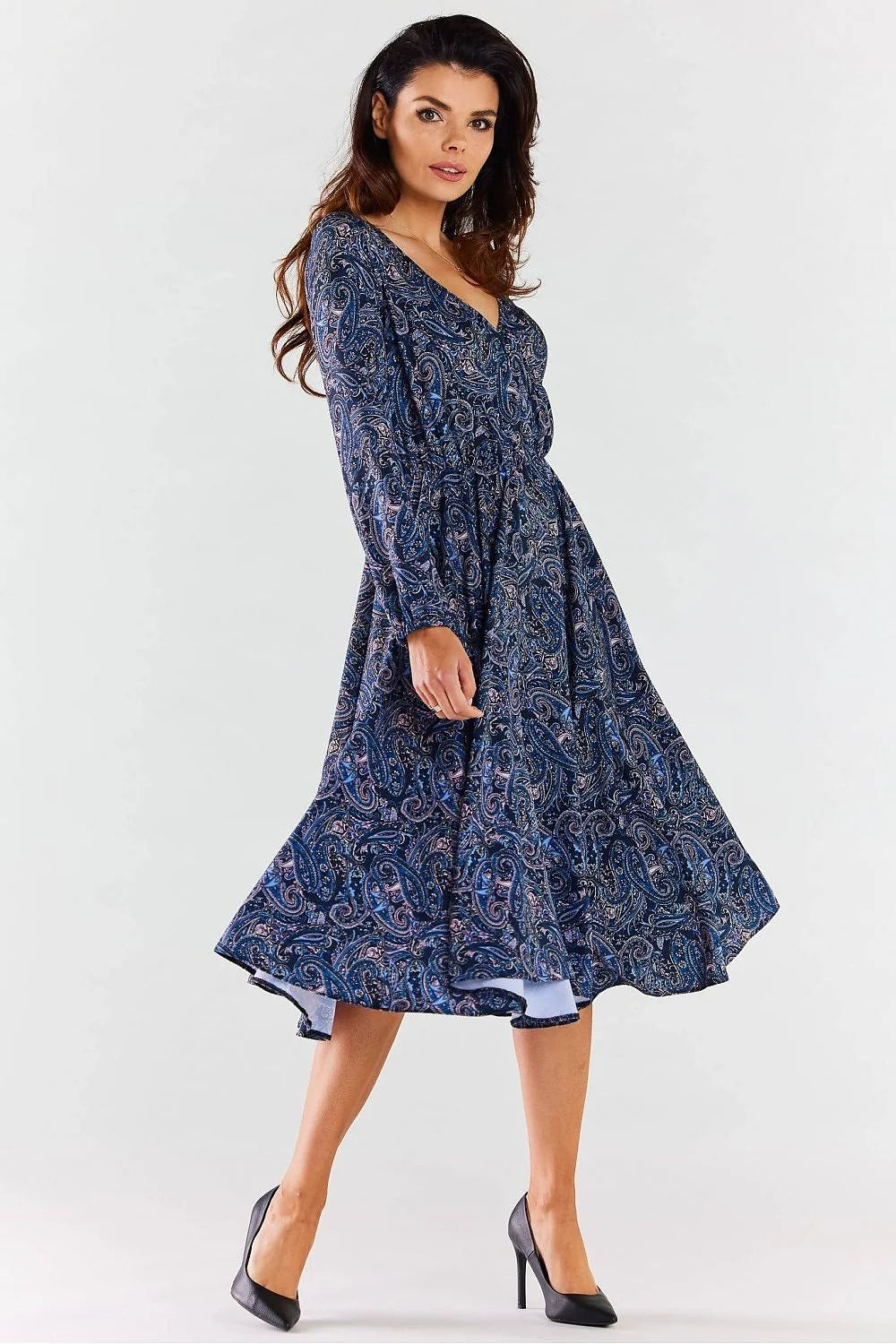 robe midi soie imprimée paisley bleu marine col V manches longues bouffantes taille froncée ceinture intégrée
