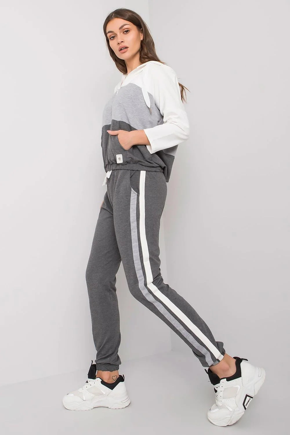 Ensemble survêtement coton élasthanne gris foncé blanc moderne décontracté sweat-shirt manches longues pantalon jogging zip col montant confortable