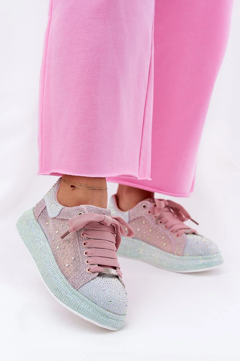 Chaussures de sport élégantes pour femmes, cuir naturel et textile, strass scintillants, rose pâle, semelle robuste, confort tout jour, style moderne