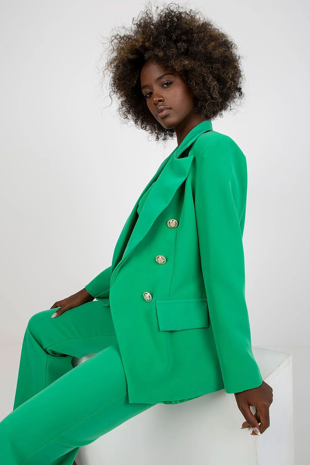 Veste et pantalon assortis pour femme élégant style contemporain coupe ajustée matériau polyester elasthanne taille ajustable noir finitions métalliques