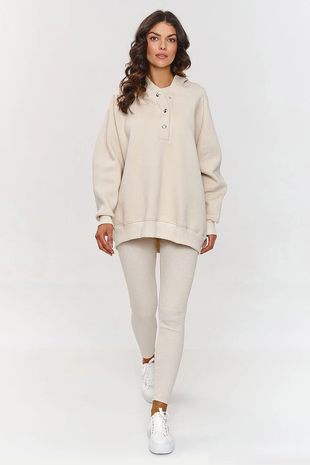 Tenue décontractée femme beige Makadamia sweatshirt oversize capuche leggings ajustés