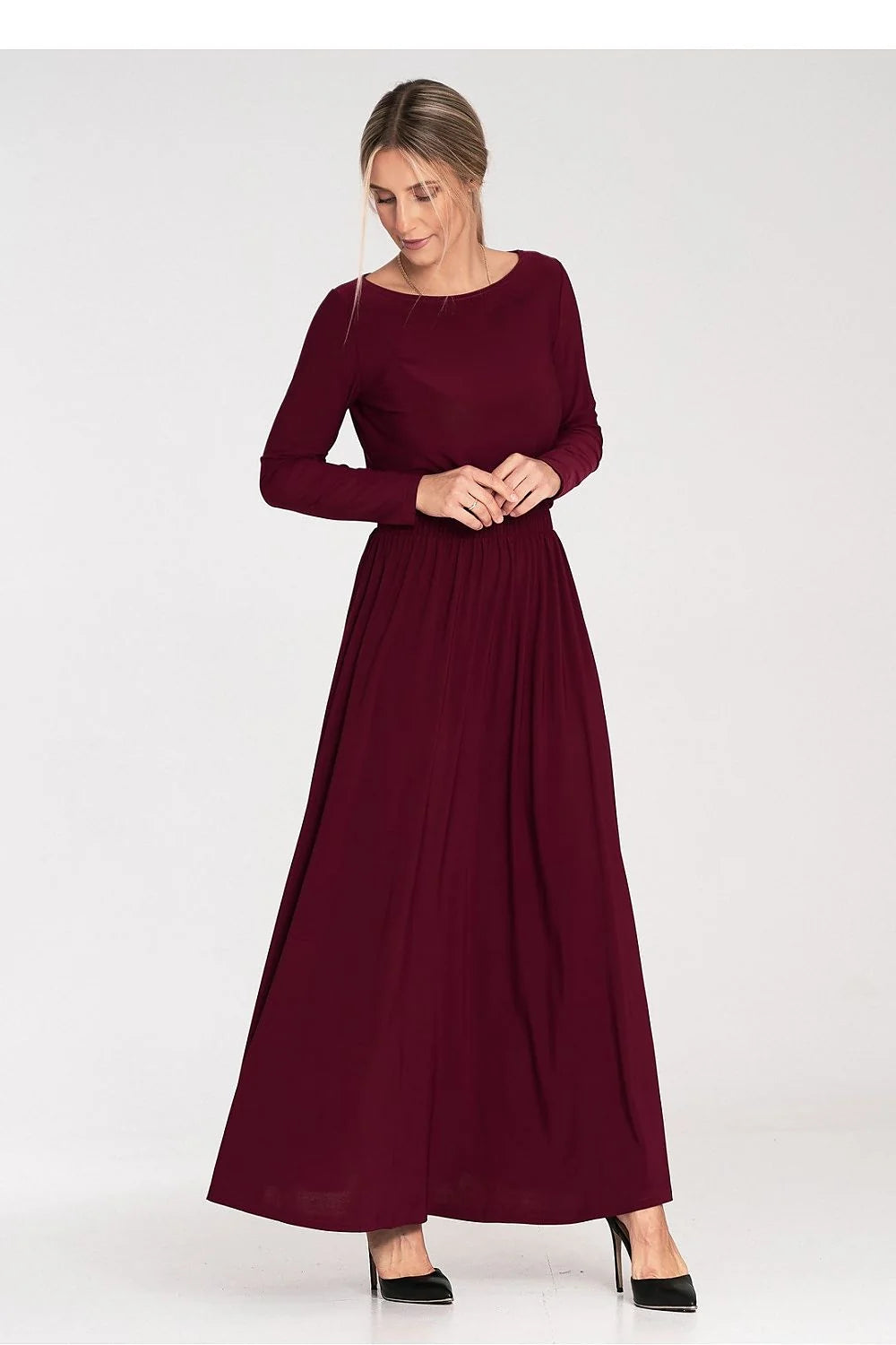 Robe de jour élégante et raffinée pour occasion formelle ou semi-formelle, manches longues, encolure en bateau, ceinture élastique, silhouette fluide, couleur bordeaux, en polyester et élasthanne, taille S-M-L-XL