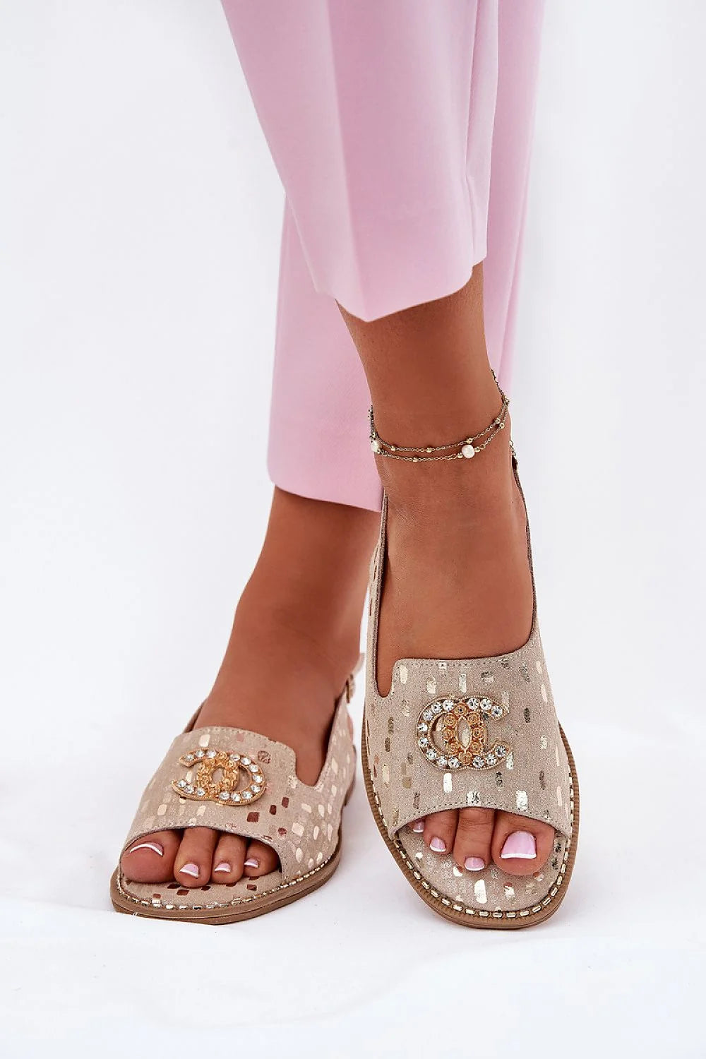 Sandales Step in style pour femmes en cuir suédé beige élégance moderne design unique détails métalliques occasion summer