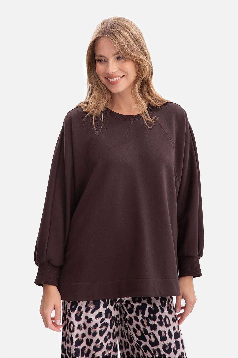 sweatshirt femme oversize éponge 280g confortable minimaliste col rond côtelé manches raglan poignets resserrés fentes côtés hanches chocolat foncé molletonné