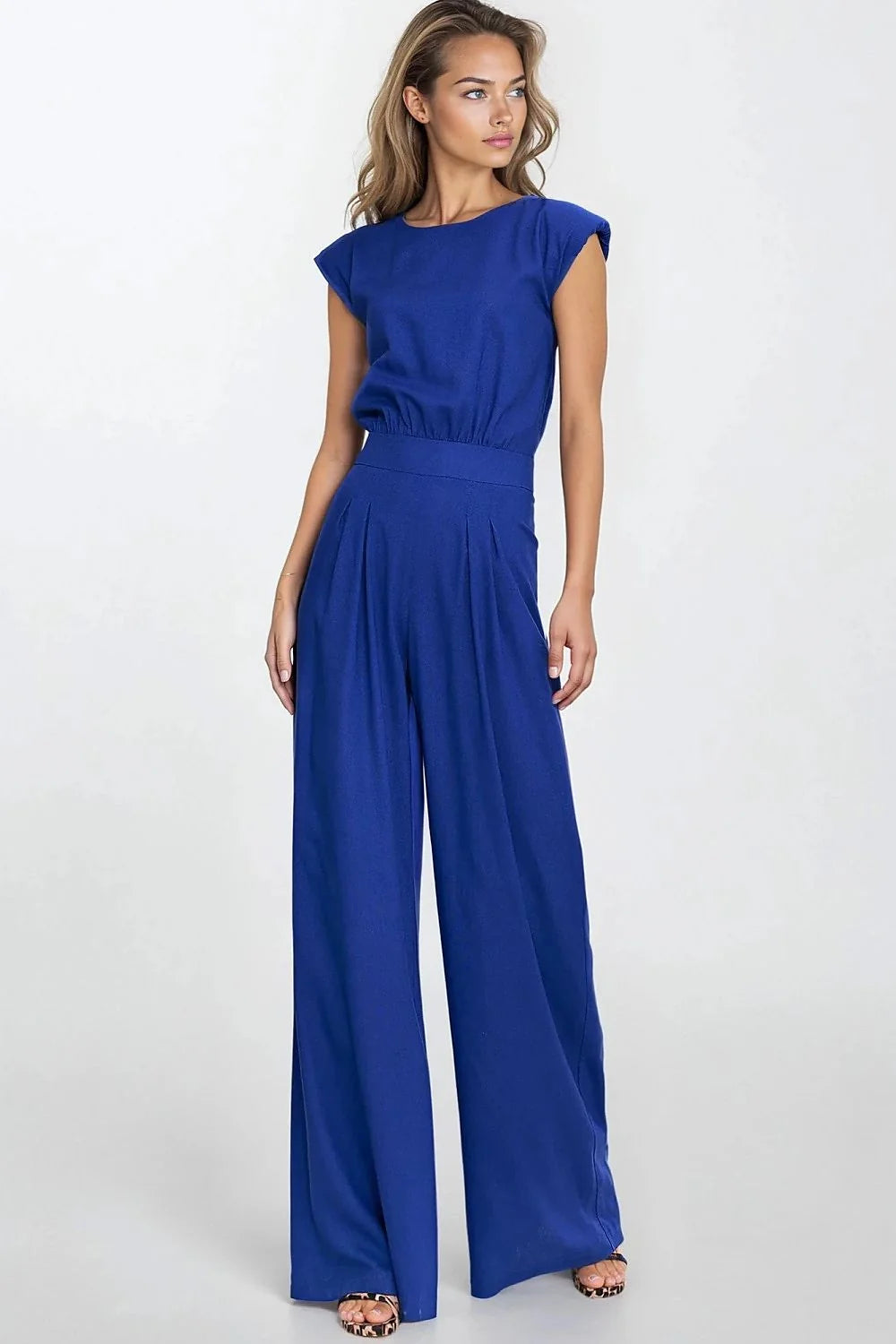 Combinaison électrique bleu élégante pour femme, deux pièces, coupe régulière, col bateau, épaules intégrées, pantalon large, matériau respirant, style moderne, vêtement mode, occasion多种, confort optimal, look sophistiqué, design qualité