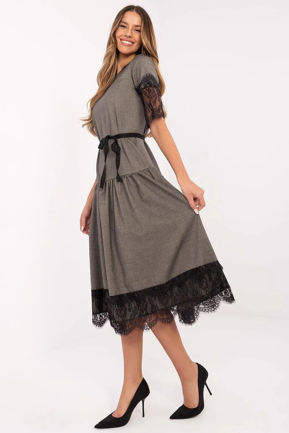 Robe de cocktail élégante coupe évasée longueur midi manches dentelle noire ceinture taille ajustable femme