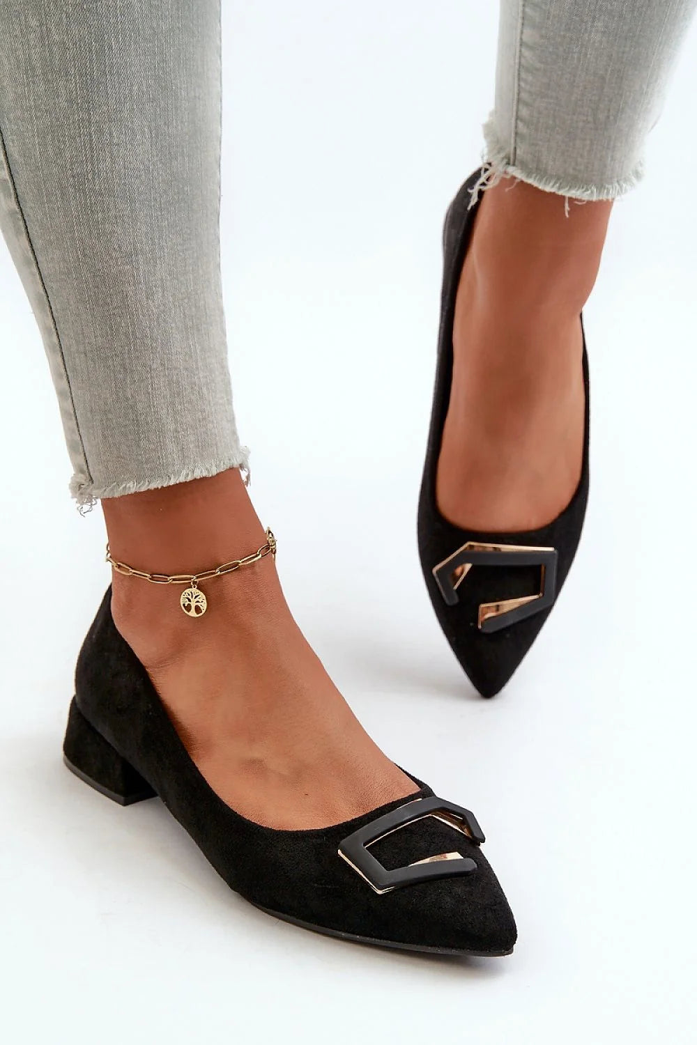 escarpins ecosuede noirs bout pointu talons bas talon carré boucle géométrique métal doré confortable semelle cuir élégant raffiné