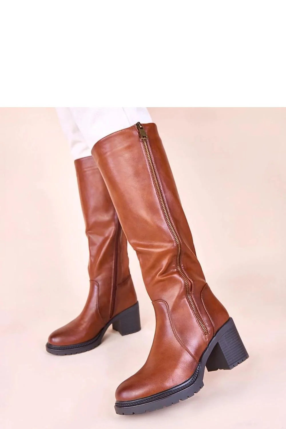 bottes montantes femme talon bloc moyen carré bout rond cognac cuir synthétique insert élastique Akia semelle crantée antidérapante