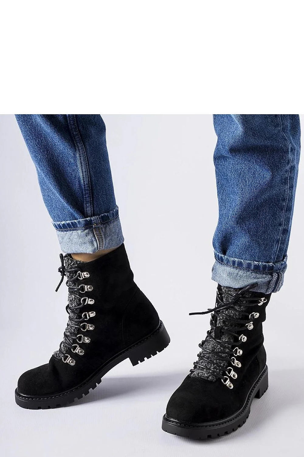 Bottines pour femmes en suède noir design moderne bout rond lacets métalliques semelle caoutchouc noire bottes automne hiver
