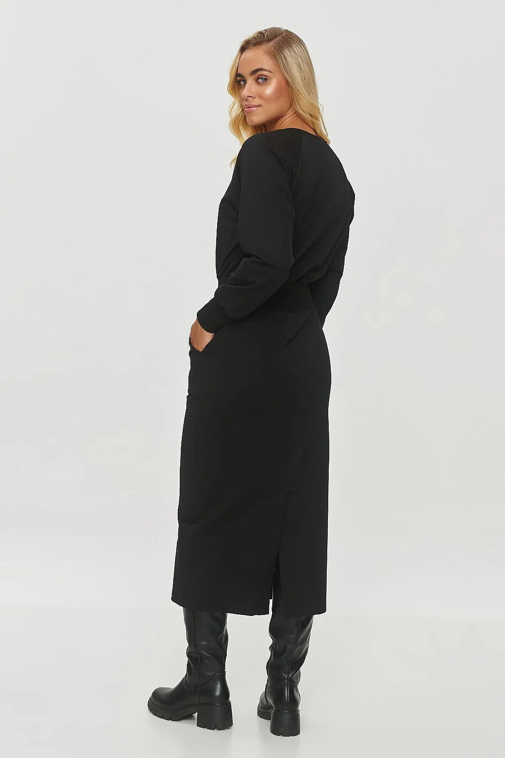 Robe femme noire midi manches longues style minimaliste matière élastique taille ajustable polyvalente confortable élégante casual semi-formel