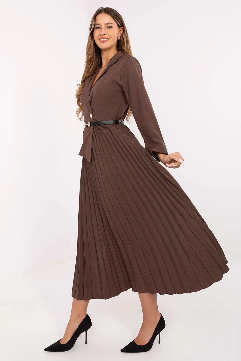 robe maxi évasée plissée fluide marron chocolat tailleur blazer jupe col V croisé manches longues ceinture boucle dorée