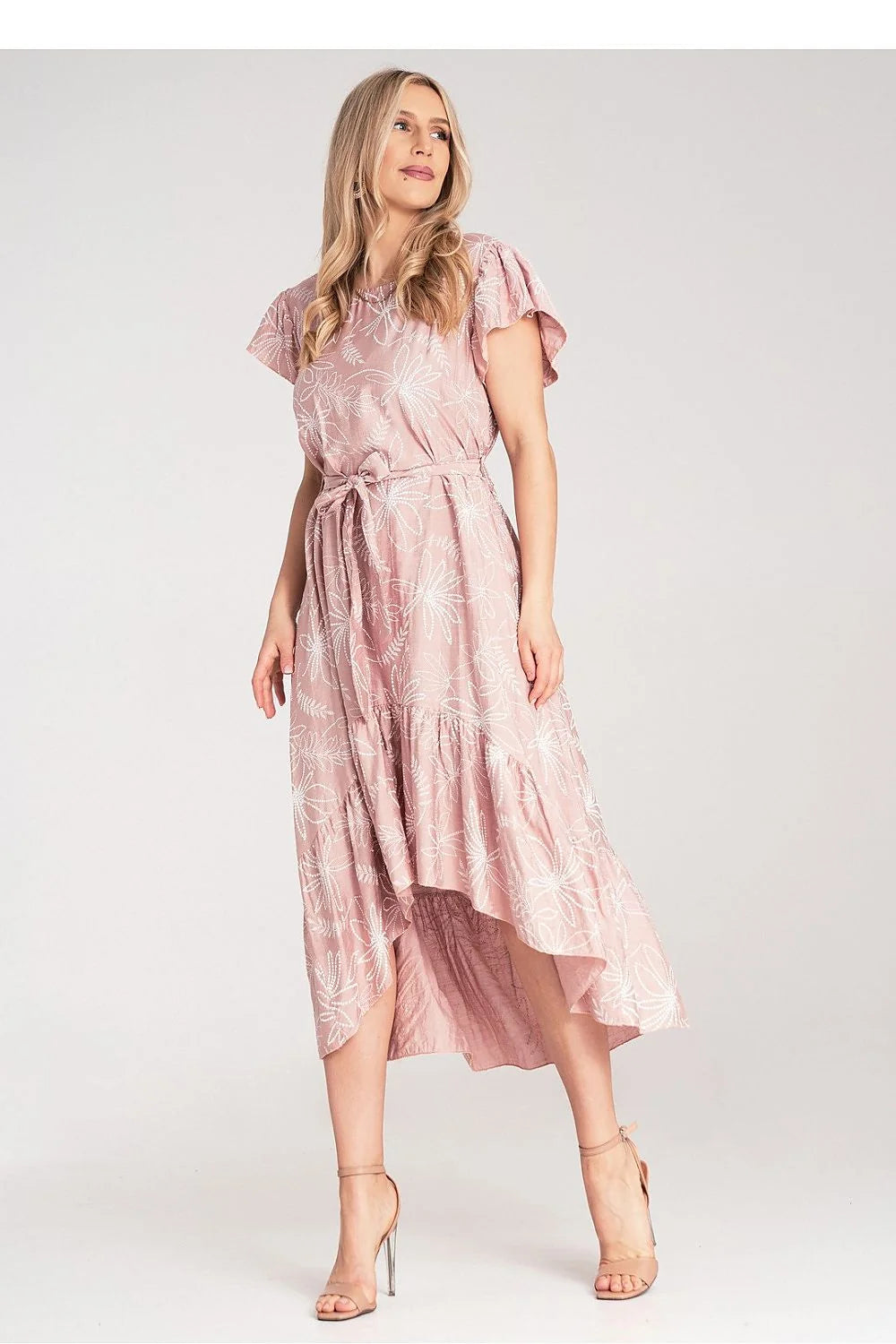 Robe de jour Figl robe bohème-chic rose pâle motifs floraux blancs tissu léger manches volants ceinture assortie taille ajustable