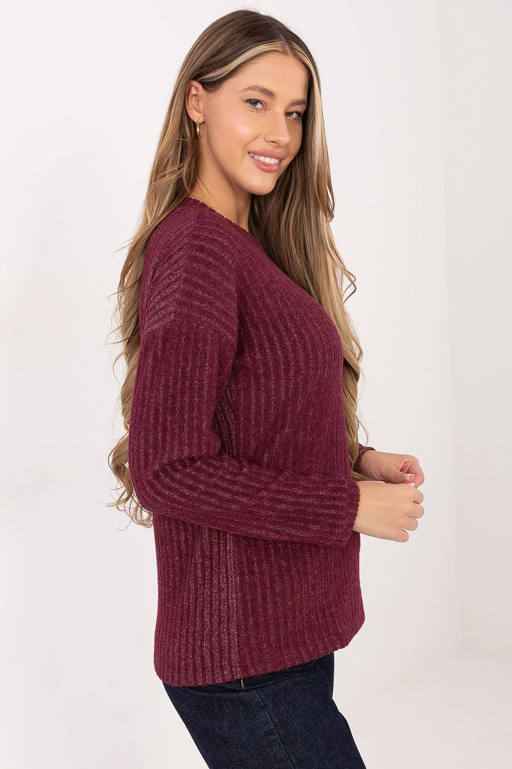 pull femme bordeaux mérlot maille côtelée douce chenille coupe droite manches longues col rond coton élasthanne confortable extensible écusson doré