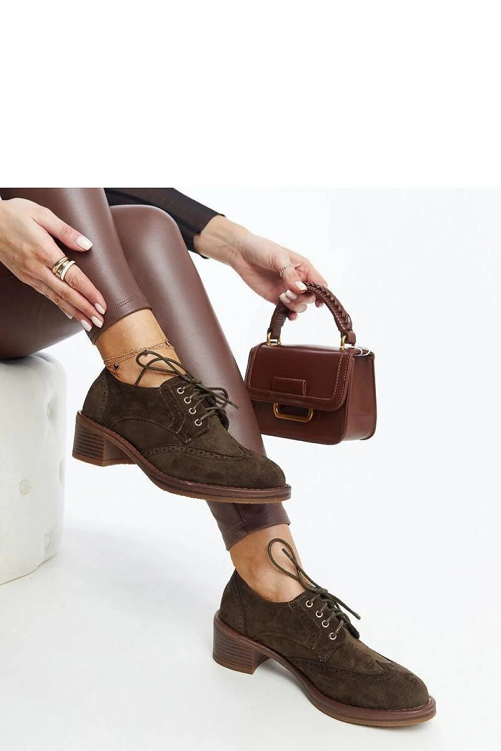 Chaussures basses derby cuir daim brun foncé brogue talon modéré femme confort occasions semi-formelles