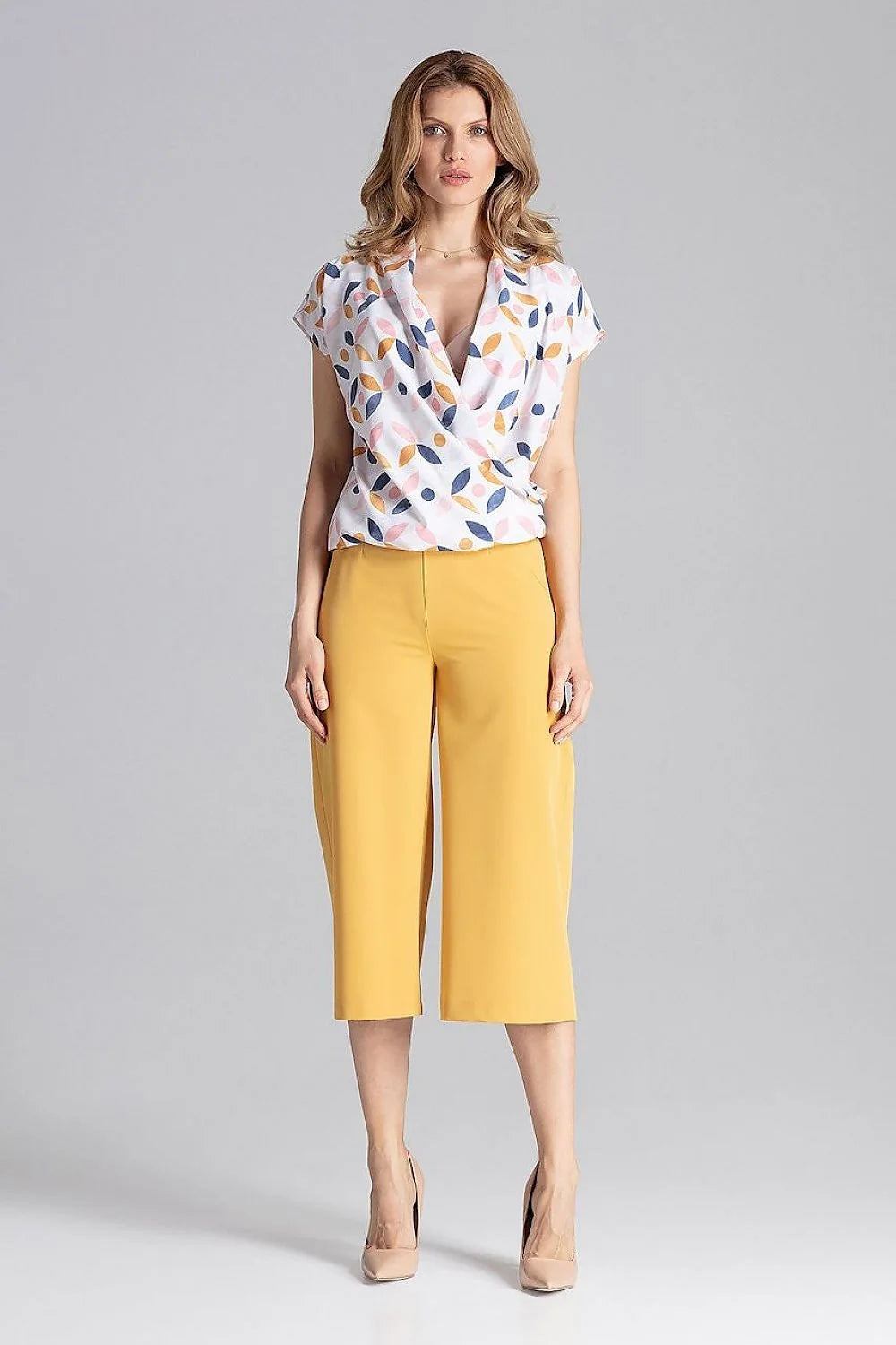 Pantalon jaune vif femme en tissu lisse élégant moderne taille haute coupe évasée chic