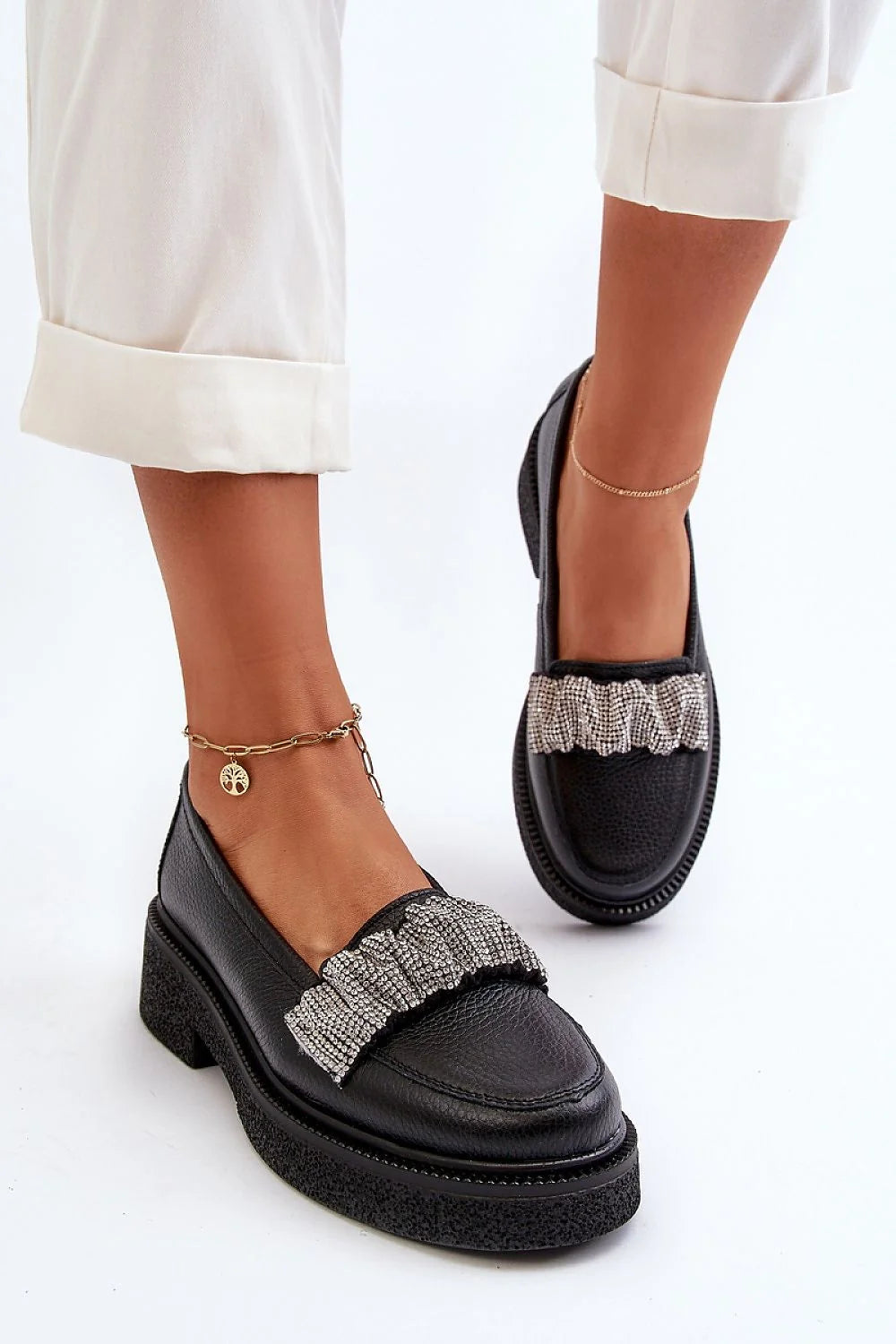 Mocassins féminins élégants en cuir naturel avec strass argentés, design moderne, confort optimal pour femmes