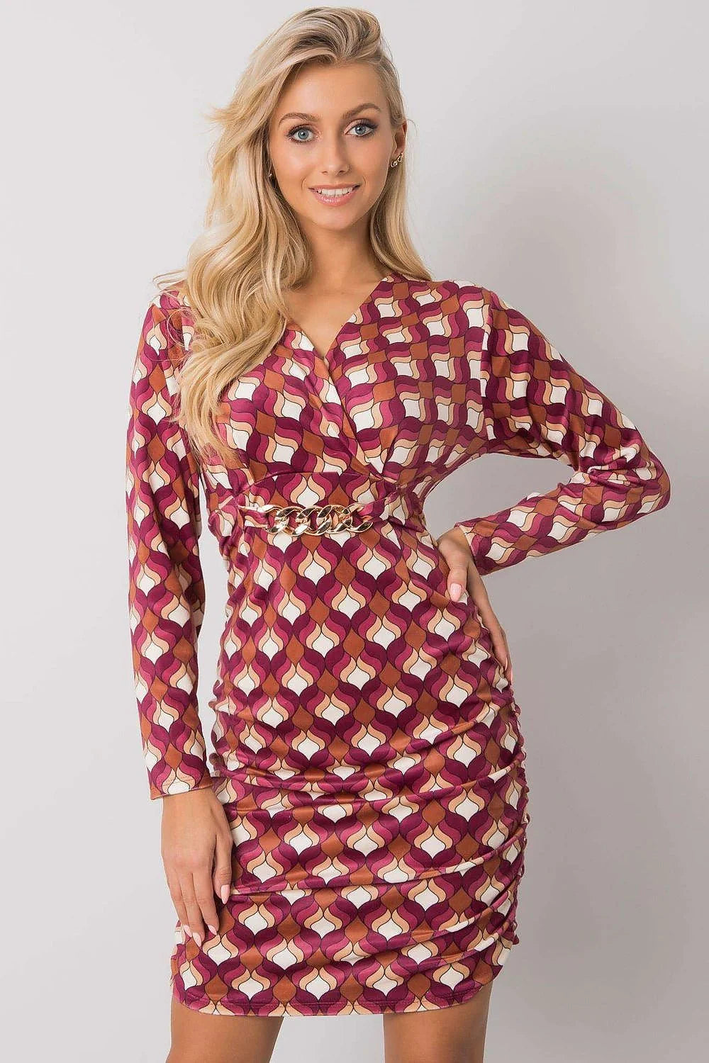 robe courte femme cocktail soirée ajustée bodycon manches longues col V géométrique rétro vert bordeaux froncée taille chaînette dorée satinée
