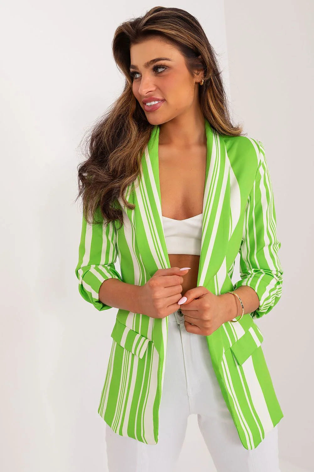 Veste femme design moderne rayures verticales vert vif blanc polyester coupe ajustée manches 3/4 sans boutons