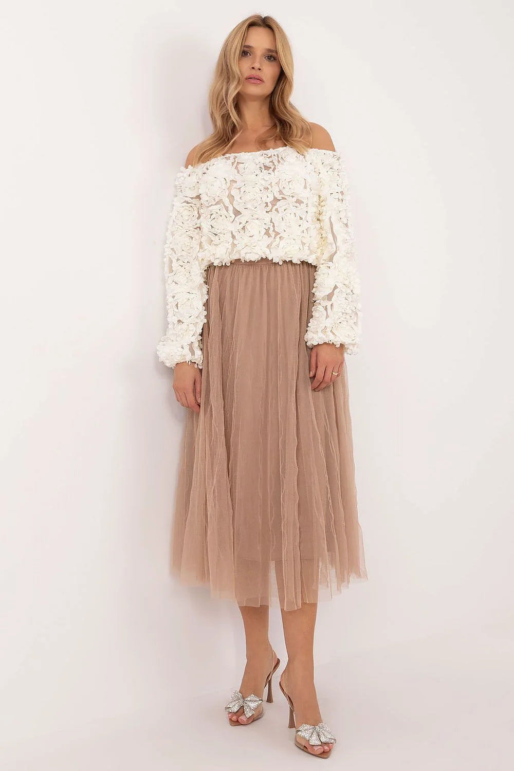 Tenue femme élégante off-shoulder floral appliqué tulle beige jupe longue élastique taille doublure robe chic occasion spéciale