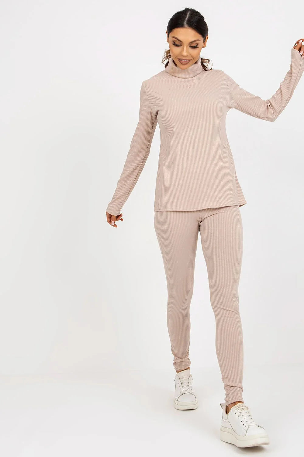 Ensemble pull col roulé pantalon côtelé coton élasthanne blanc minimaliste ample ajusté loungewear femme