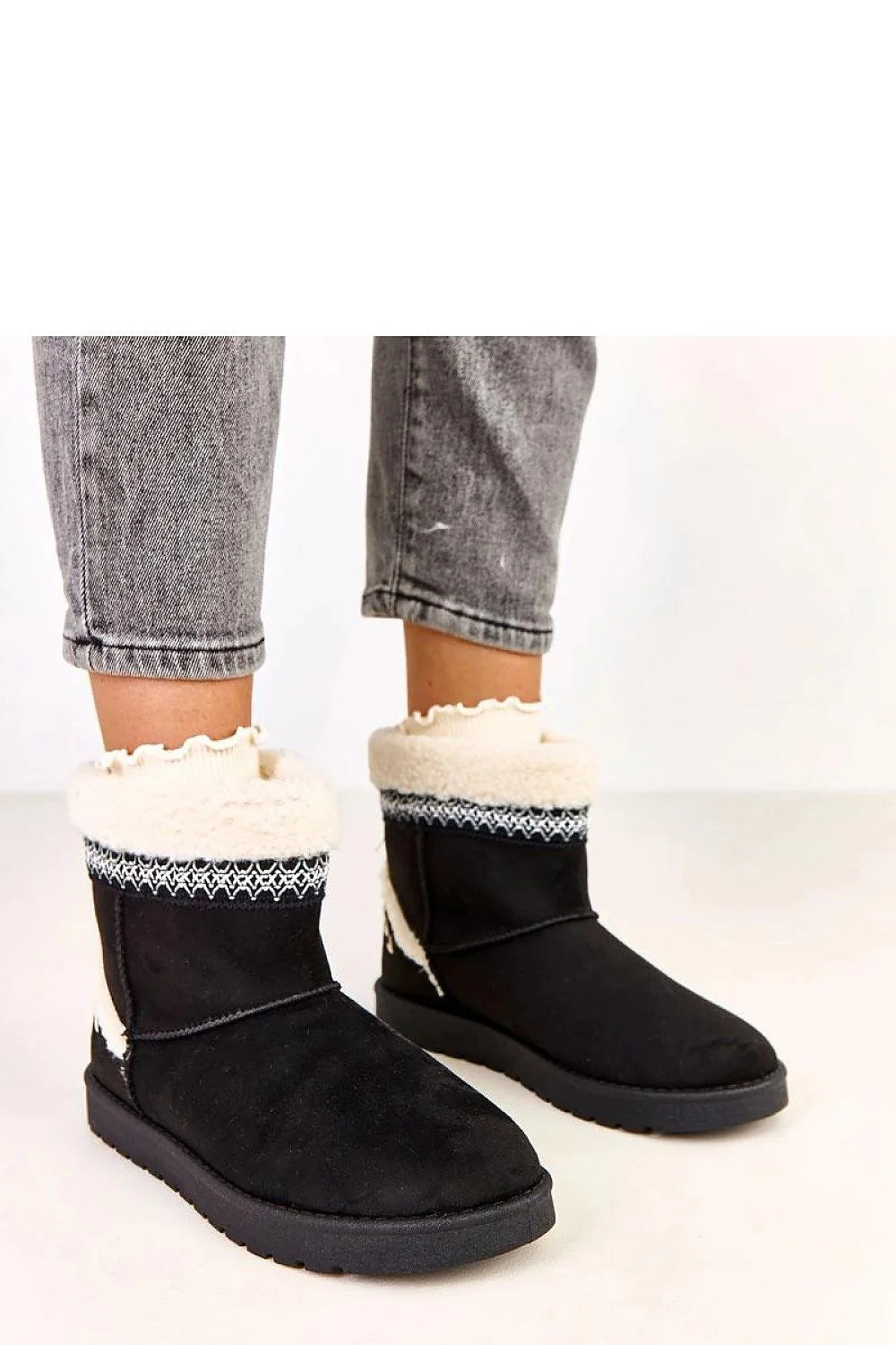 bottes hiver femme suédine noire brodées décoratives fourrure doublée col sherpa écru semelle antidérapante plate confortables stables jacquard bande slipon
