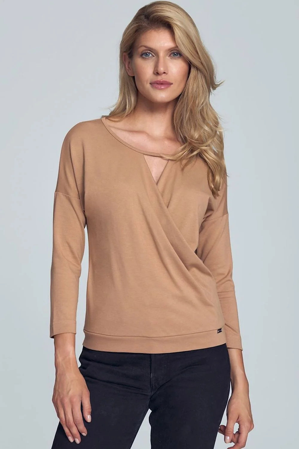 Haut féminin blanc en polyester viscose élégant manches longues encolure V pour look chic