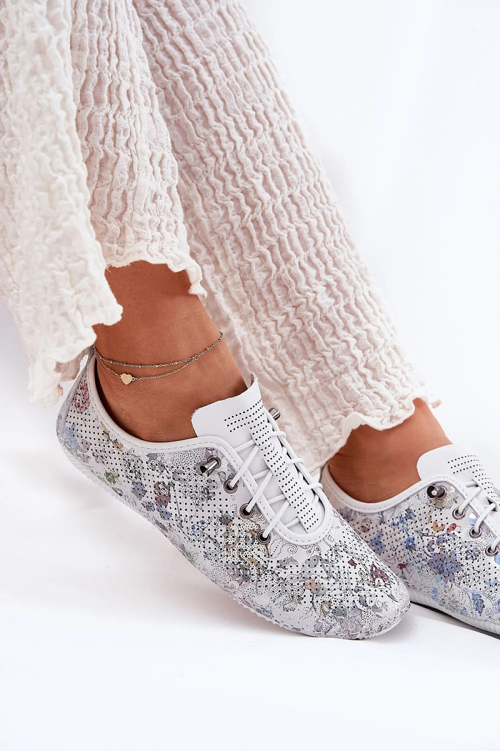 Chaussures basses femme cuir floral multicolore style urbain confortable lacets métalliques sneakers mode printemps été 2023